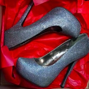 Forever 21, Silver heels